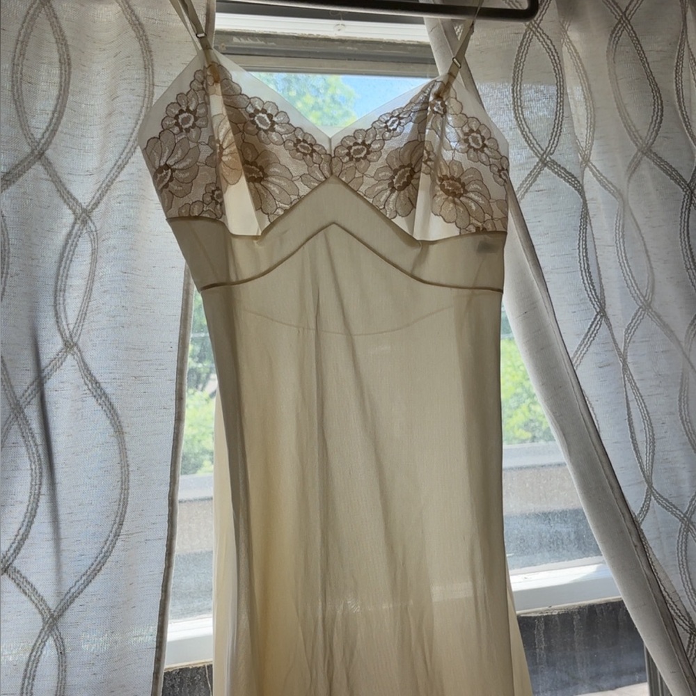 Vanity Fair Cream Lace Chemise